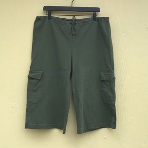 Pacificotton Wide leg Cargo Capri in Green Size M